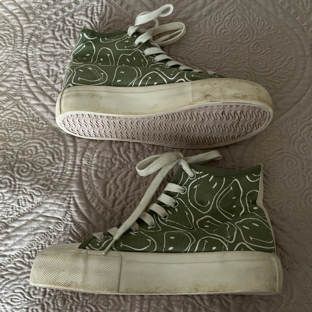 Olive Green Smiley High-Top Sneakers Size 5 - Picture 4 of 9